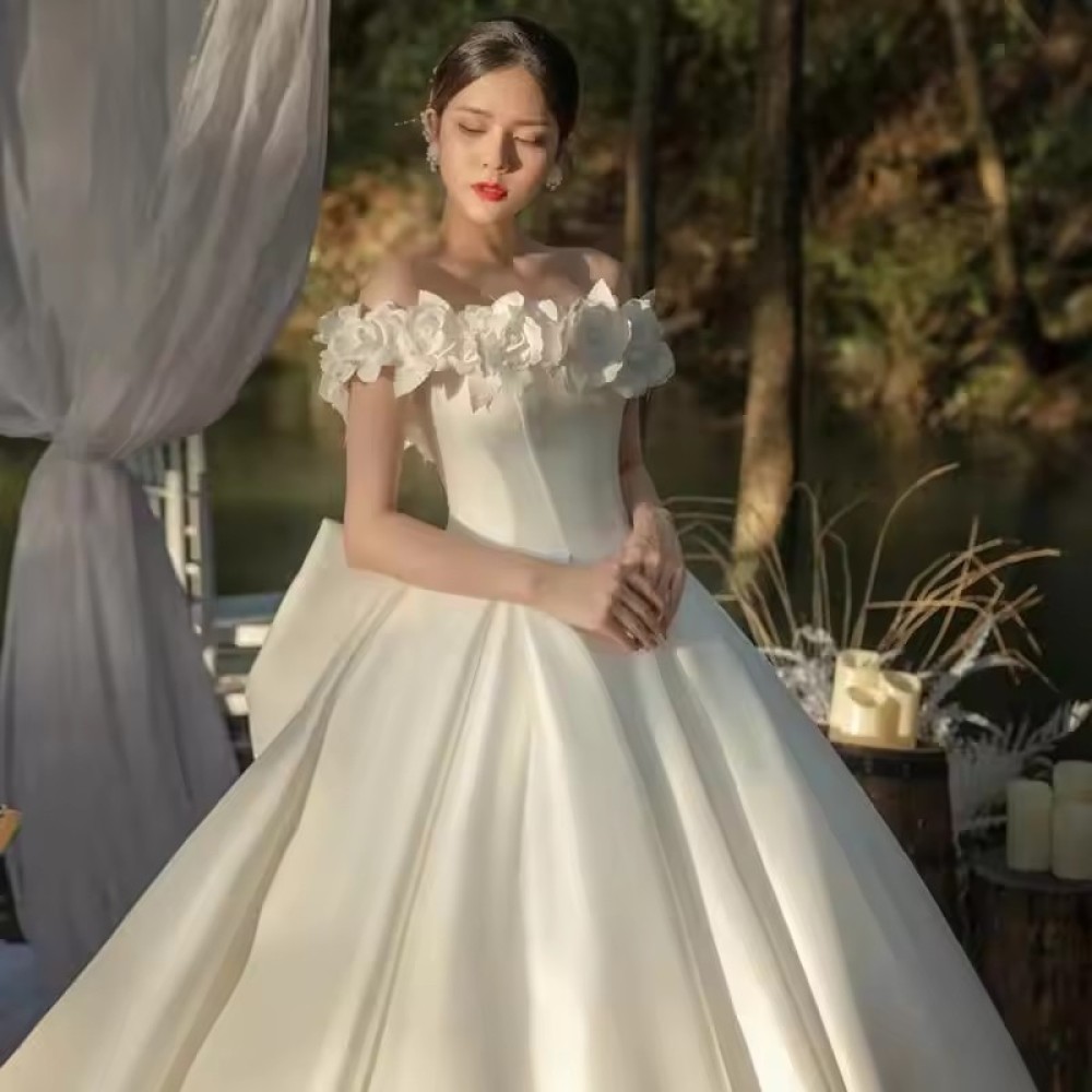 luxurious Customized New Style Elegant Off-Shoulder White Bridal Large Trailing Satin Wedding Dress