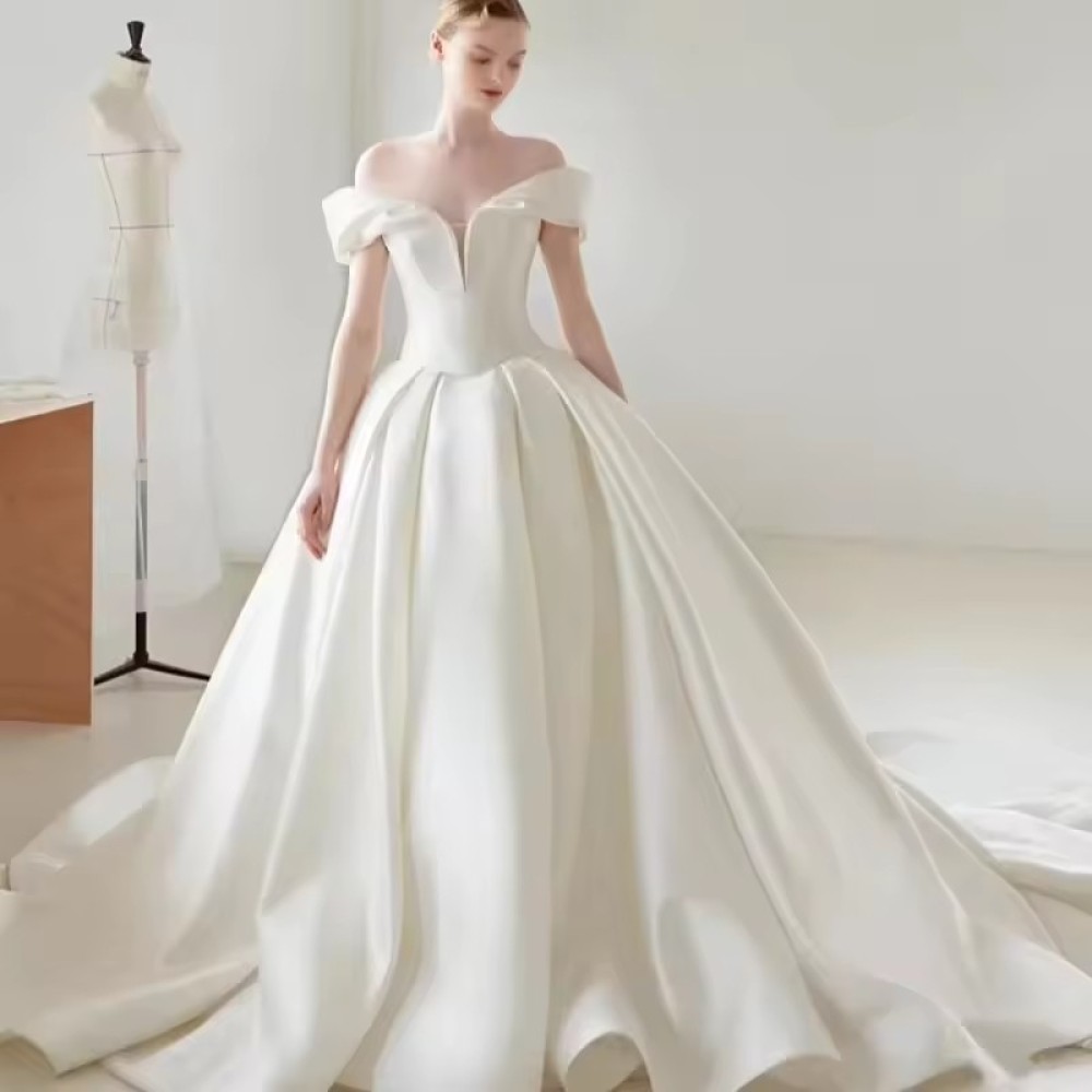 luxurious Customized Bridal Wedding Princess Style Satin Wedding Dress Simple Elegant Pure Off-the-Shoulder Trailing Wedding Dress