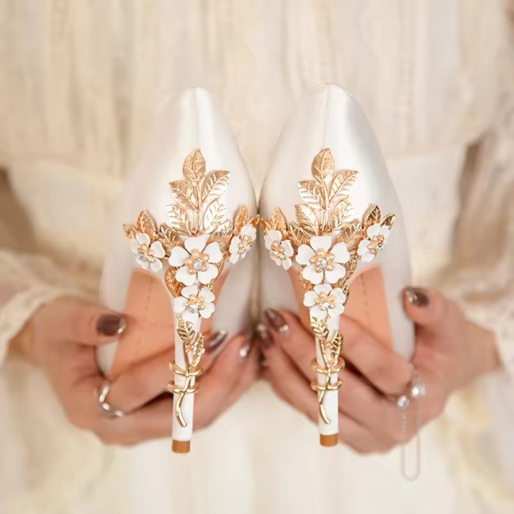 luxurious Customized Women Luxury Sexy High Heels Side Hollow Sandals Gold Floral Heels Pointed Toe Bling Color Bridal Sandals Wedding Shoes