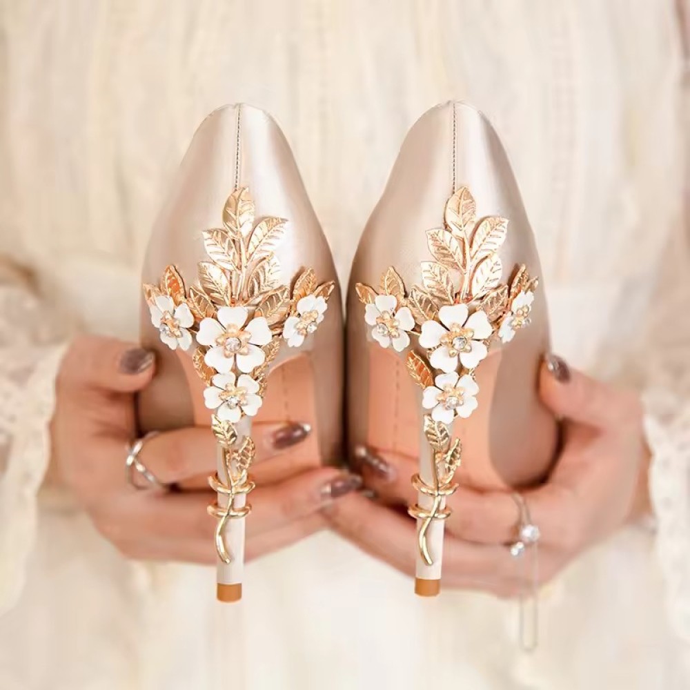 luxurious Customized Women Luxury Sexy High Heels Side Hollow Sandals Gold Floral Heels Pointed Toe Bling Color Bridal Sandals Wedding Shoes